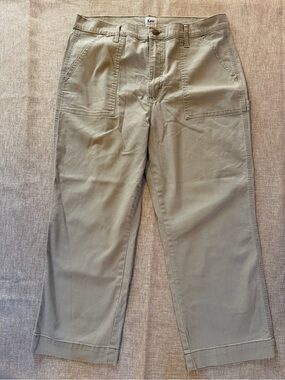 Lee Women’s Beige Cargo Style Workwear Cropped Ankle  Slacks Size 14M